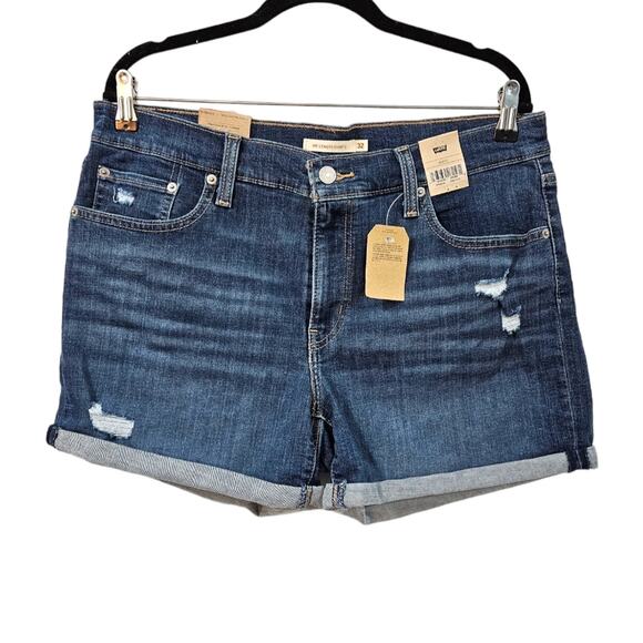 Levi's Pants - NWT Levi's Mid Length Shorts Size 32